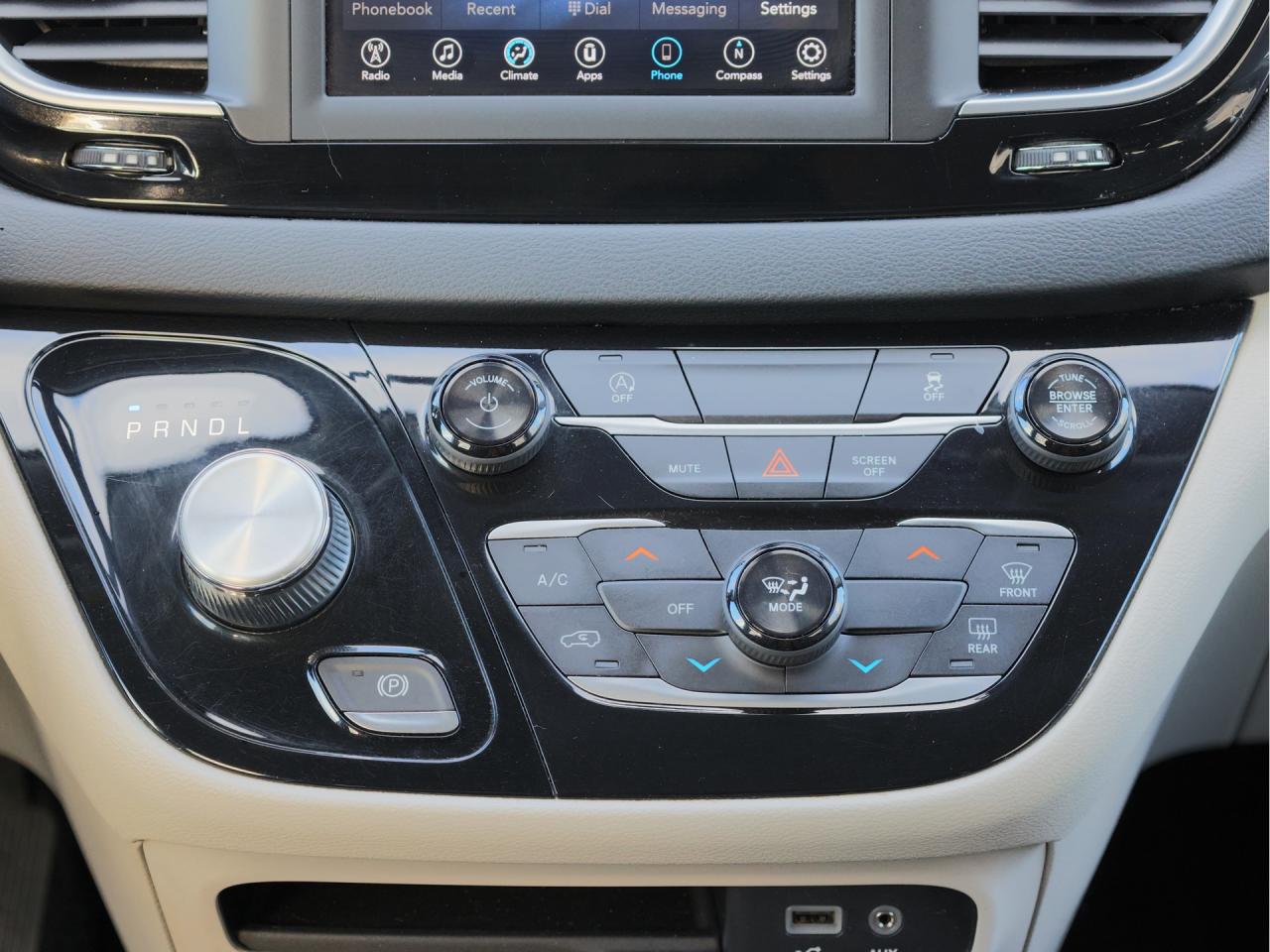 2019 Chrysler Pacifica Touring   Stow ’n Go   Tri-Zone Climate   CarPlay Photo