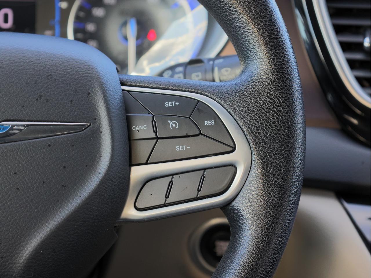 2019 Chrysler Pacifica Touring   Stow ’n Go   Tri-Zone Climate   CarPlay Photo