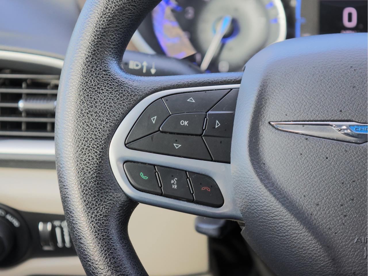 2019 Chrysler Pacifica Touring   Stow ’n Go   Tri-Zone Climate   CarPlay Photo