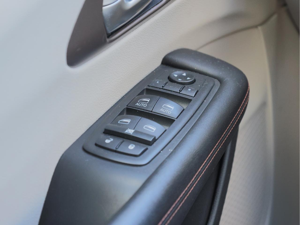 2019 Chrysler Pacifica Touring   Stow ’n Go   Tri-Zone Climate   CarPlay Photo