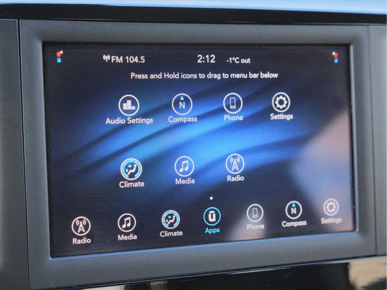 2019 Chrysler Pacifica Touring   Stow ’n Go   Tri-Zone Climate   CarPlay Photo