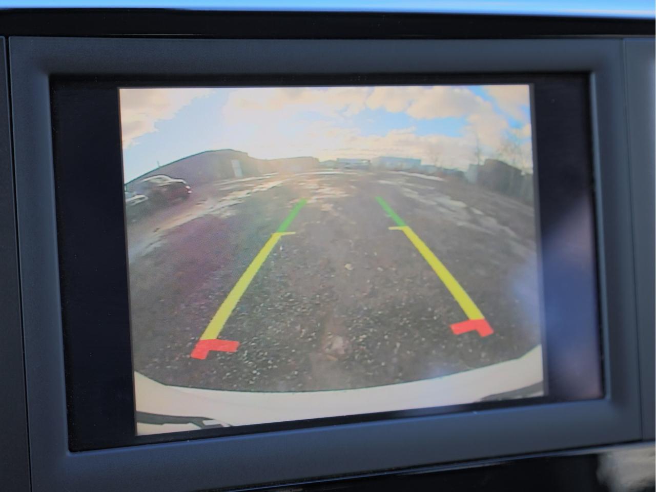 2019 Chrysler Pacifica Touring   Stow ’n Go   Tri-Zone Climate   CarPlay Photo