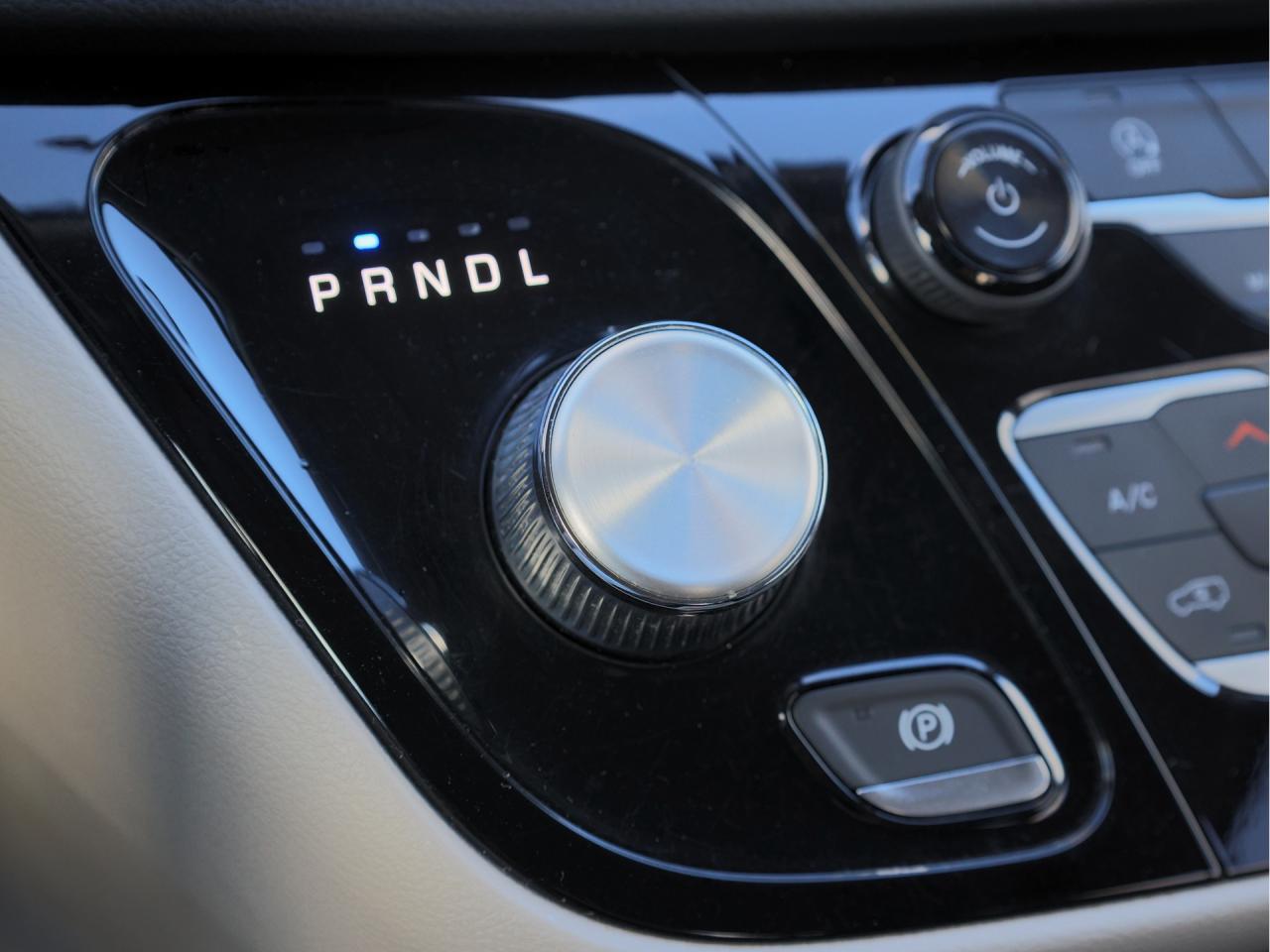 2019 Chrysler Pacifica Touring   Stow ’n Go   Tri-Zone Climate   CarPlay Photo