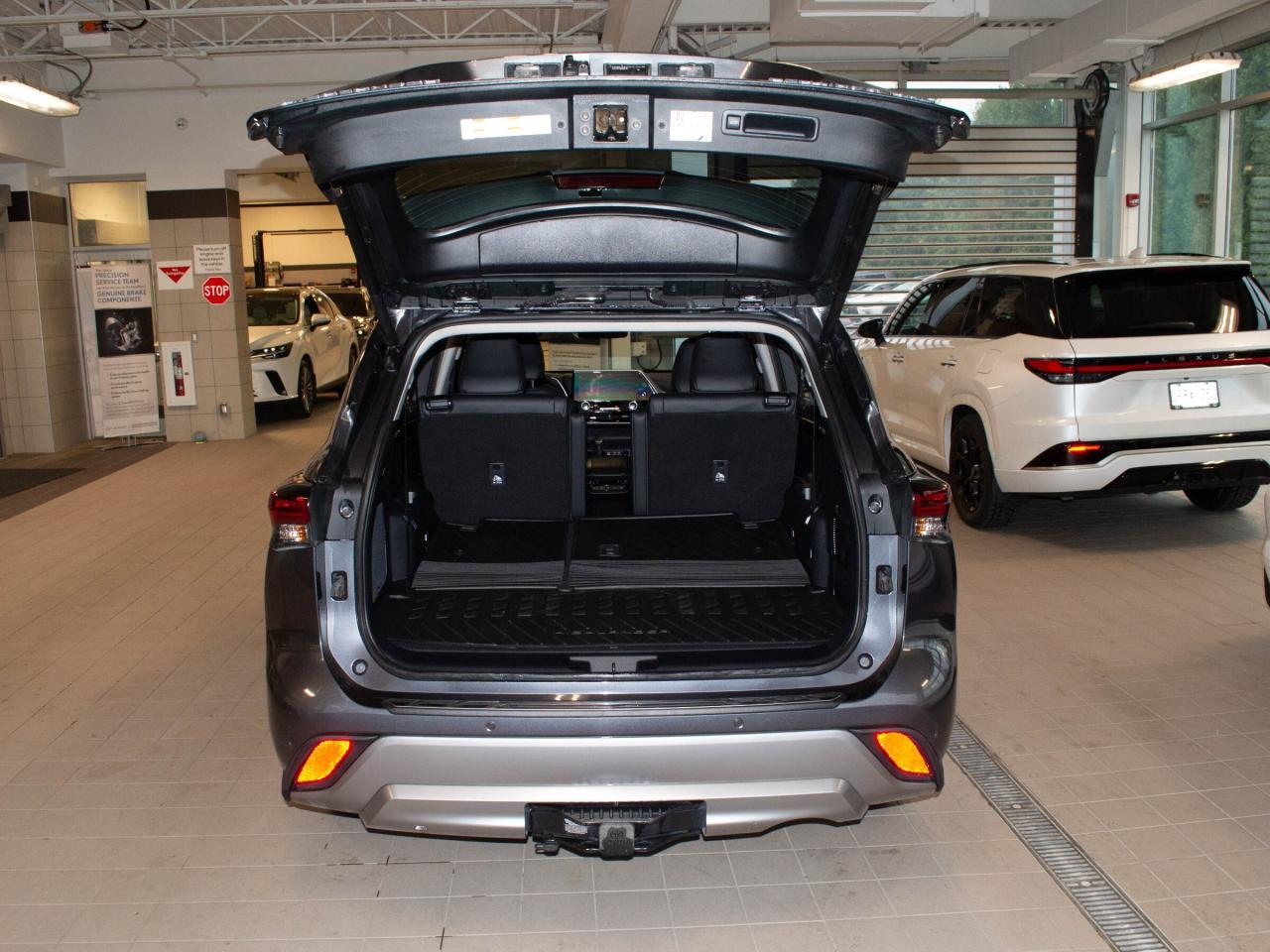 2024 Toyota Highlander LIMITED  Photo4