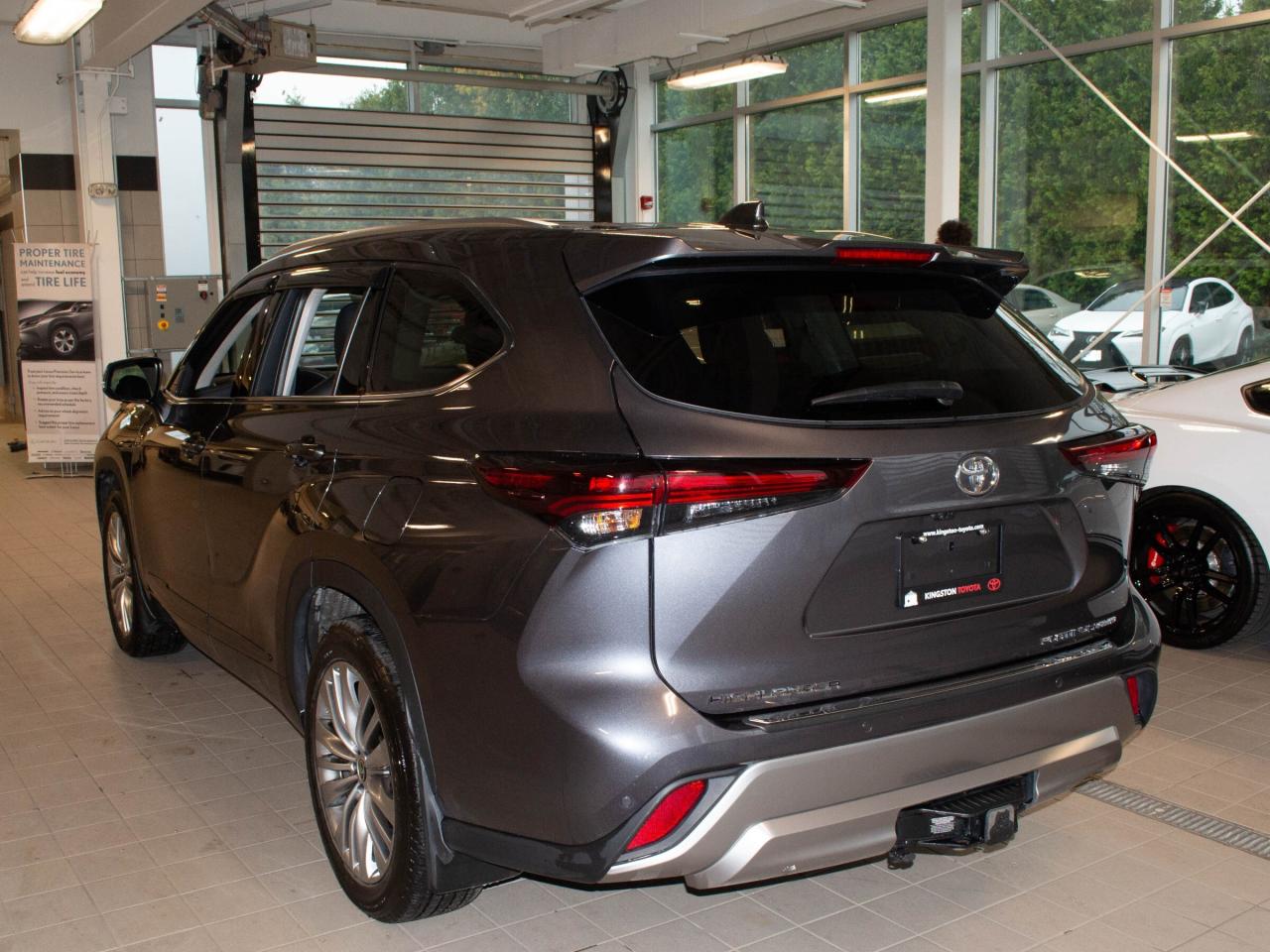 2024 Toyota Highlander LIMITED  Photo