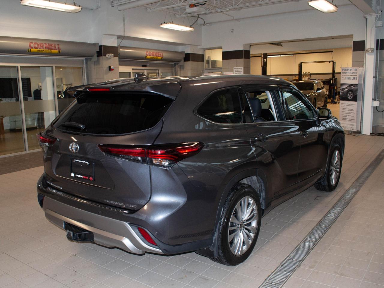 2024 Toyota Highlander LIMITED  Photo