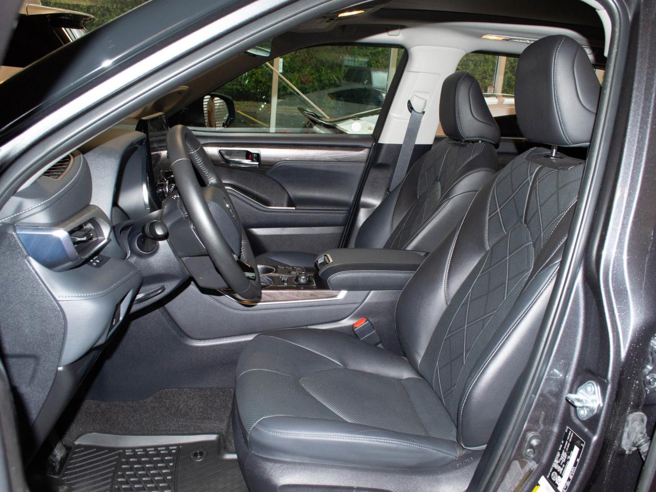 2024 Toyota Highlander LIMITED  Photo