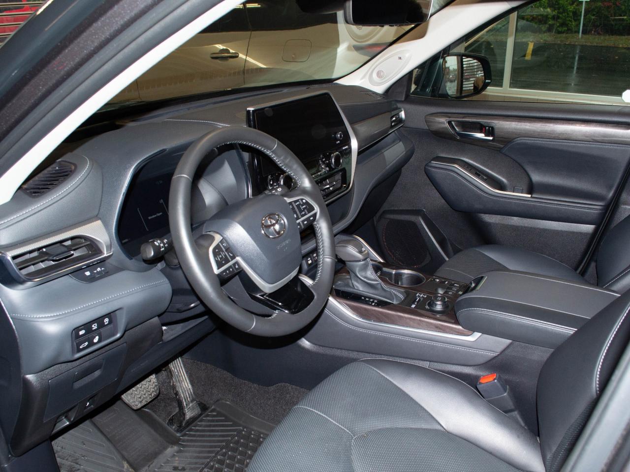 2024 Toyota Highlander LIMITED  Photo