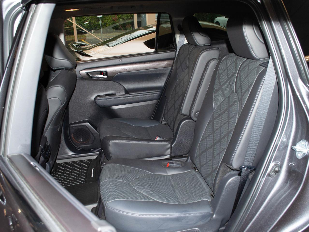 2024 Toyota Highlander LIMITED  Photo