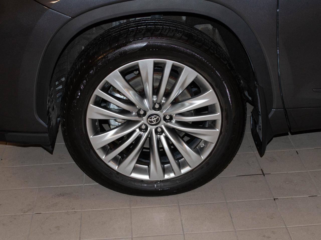 2024 Toyota Highlander LIMITED  Photo