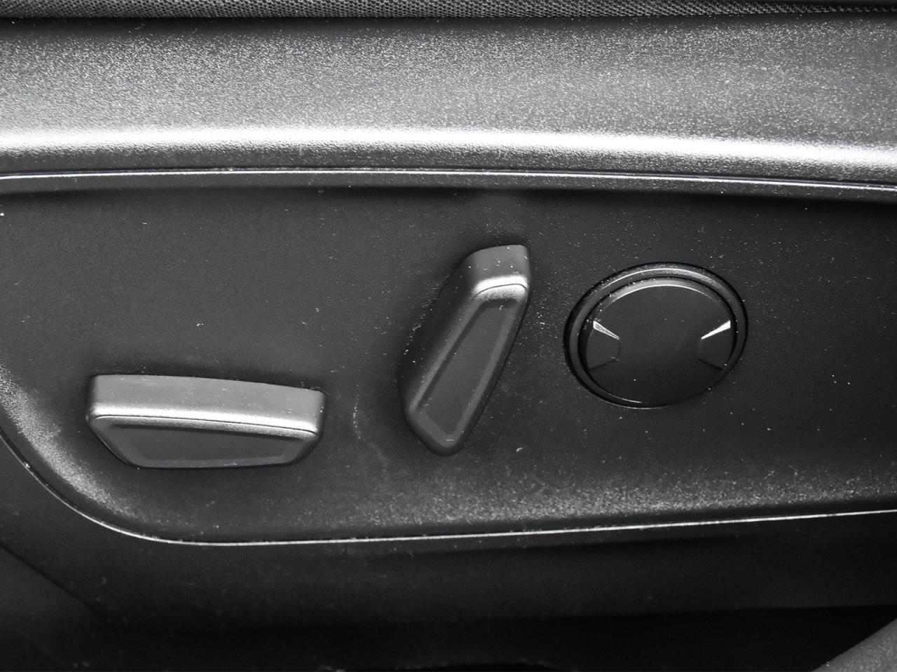 2023 Ford Escape Platinum Photo