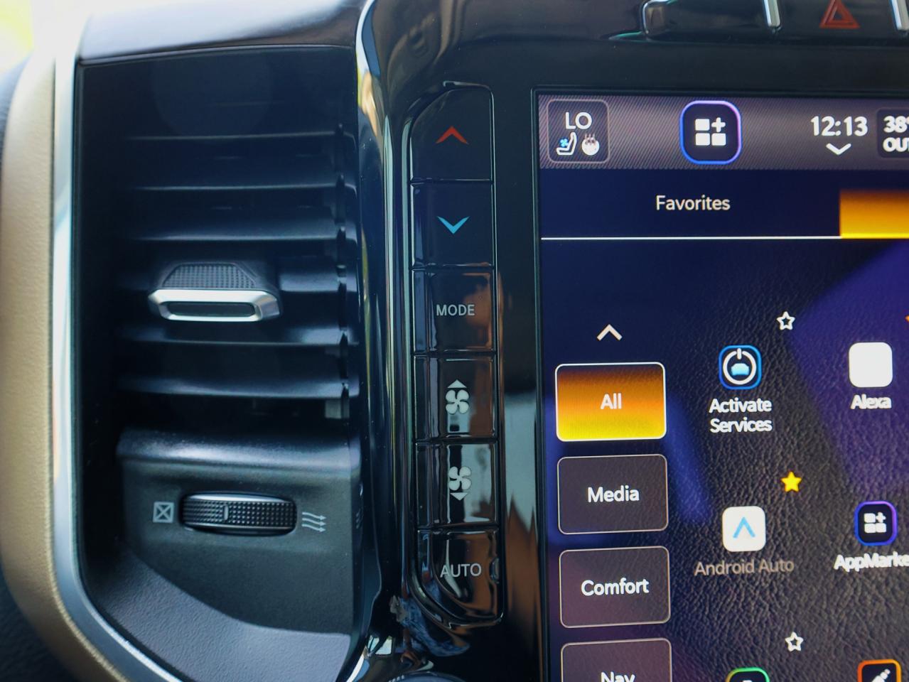 2022 RAM 1500 Laramie 4x4   Climate Ctrl   Htd Steering   Navi Photo