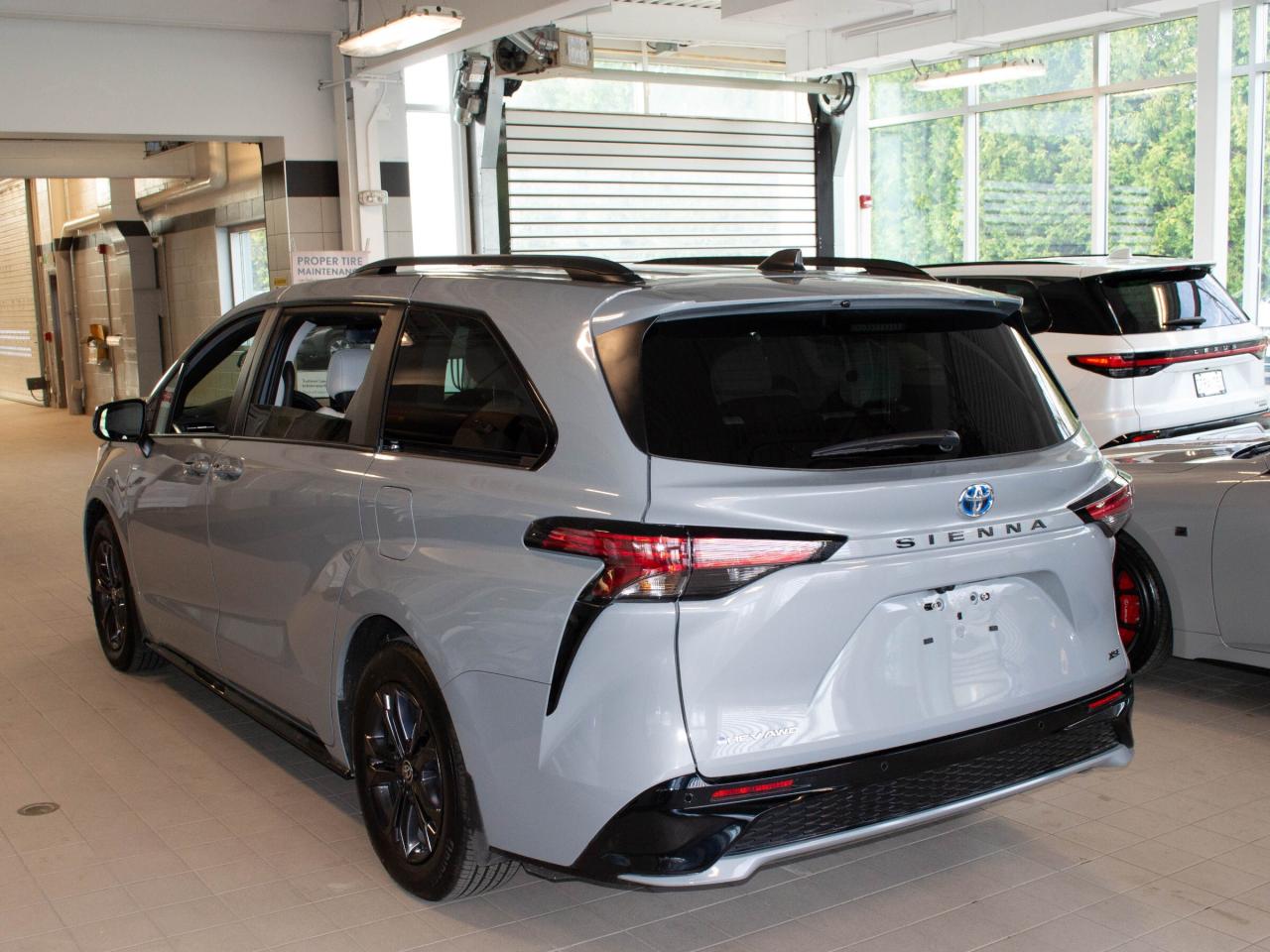 2025 Toyota Sienna XSE 7-Passenger Photo3