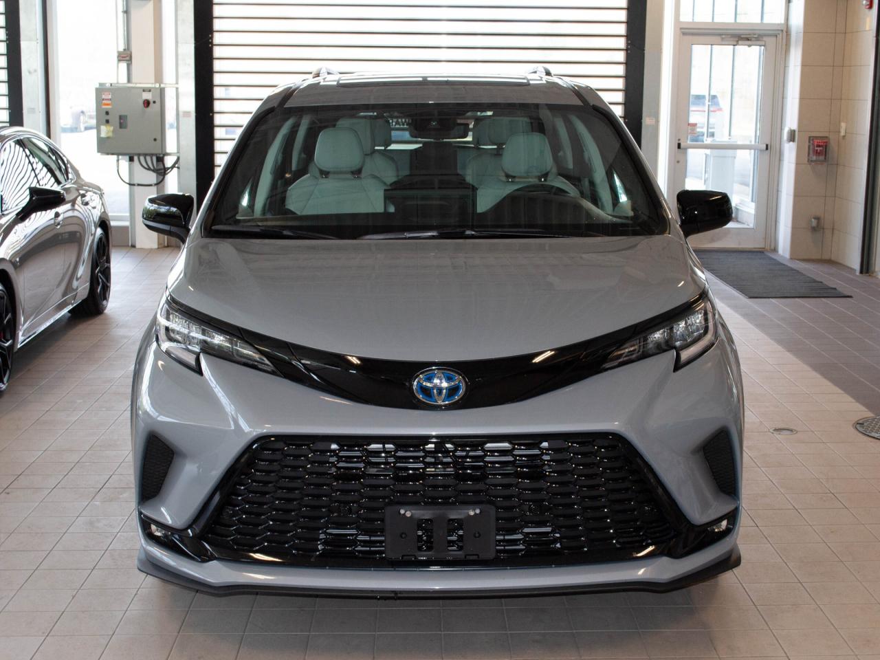 2025 Toyota Sienna XSE 7-Passenger Photo