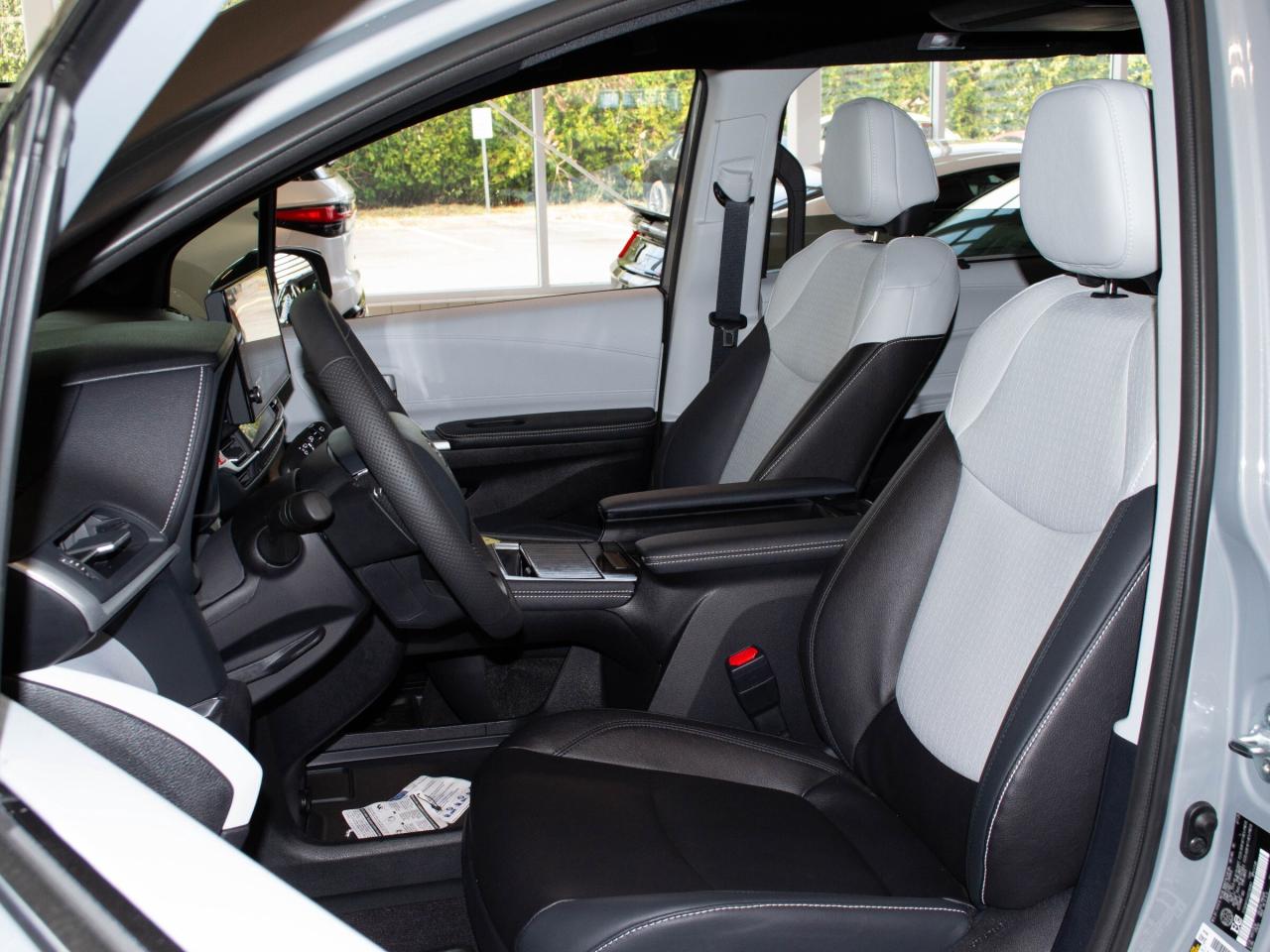 2025 Toyota Sienna XSE 7-Passenger Photo