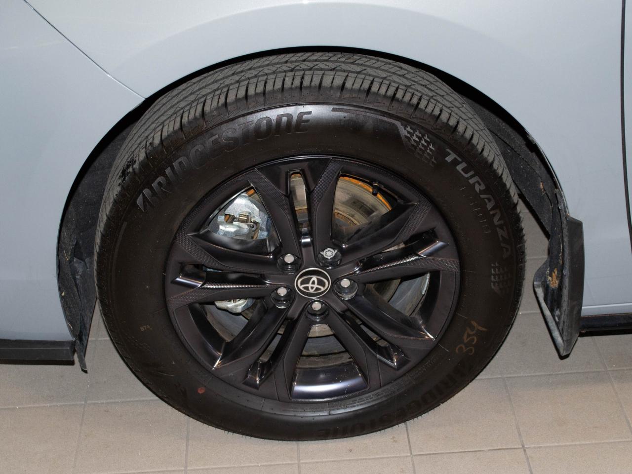 2025 Toyota Sienna XSE 7-Passenger Photo