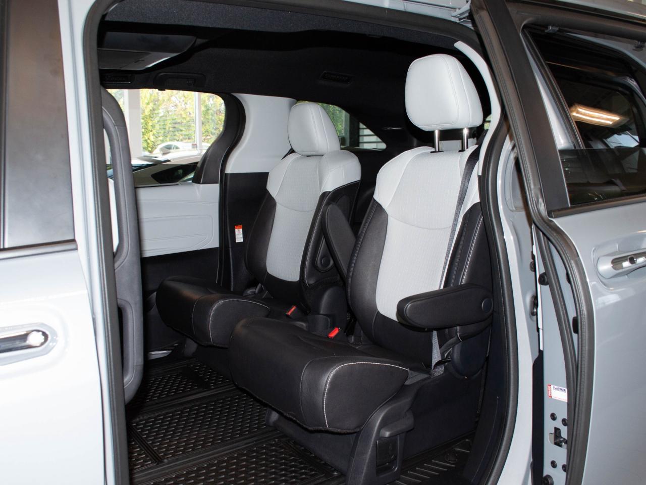 2025 Toyota Sienna XSE 7-Passenger Photo