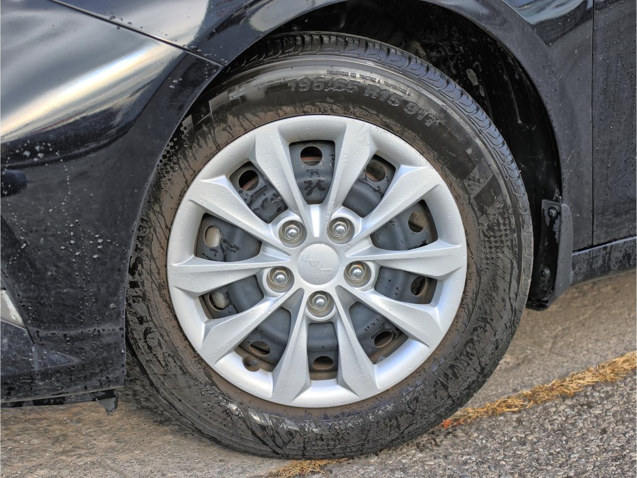 2024 Kia Forte LX   Heated Seats   Apple CarPlay   Rear Camera Photo