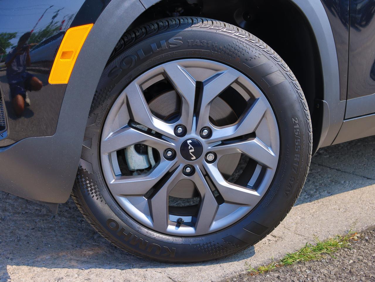 2025 Kia Seltos LX AWD   Blindspot Alert   Heated Seat   Cruise Photo