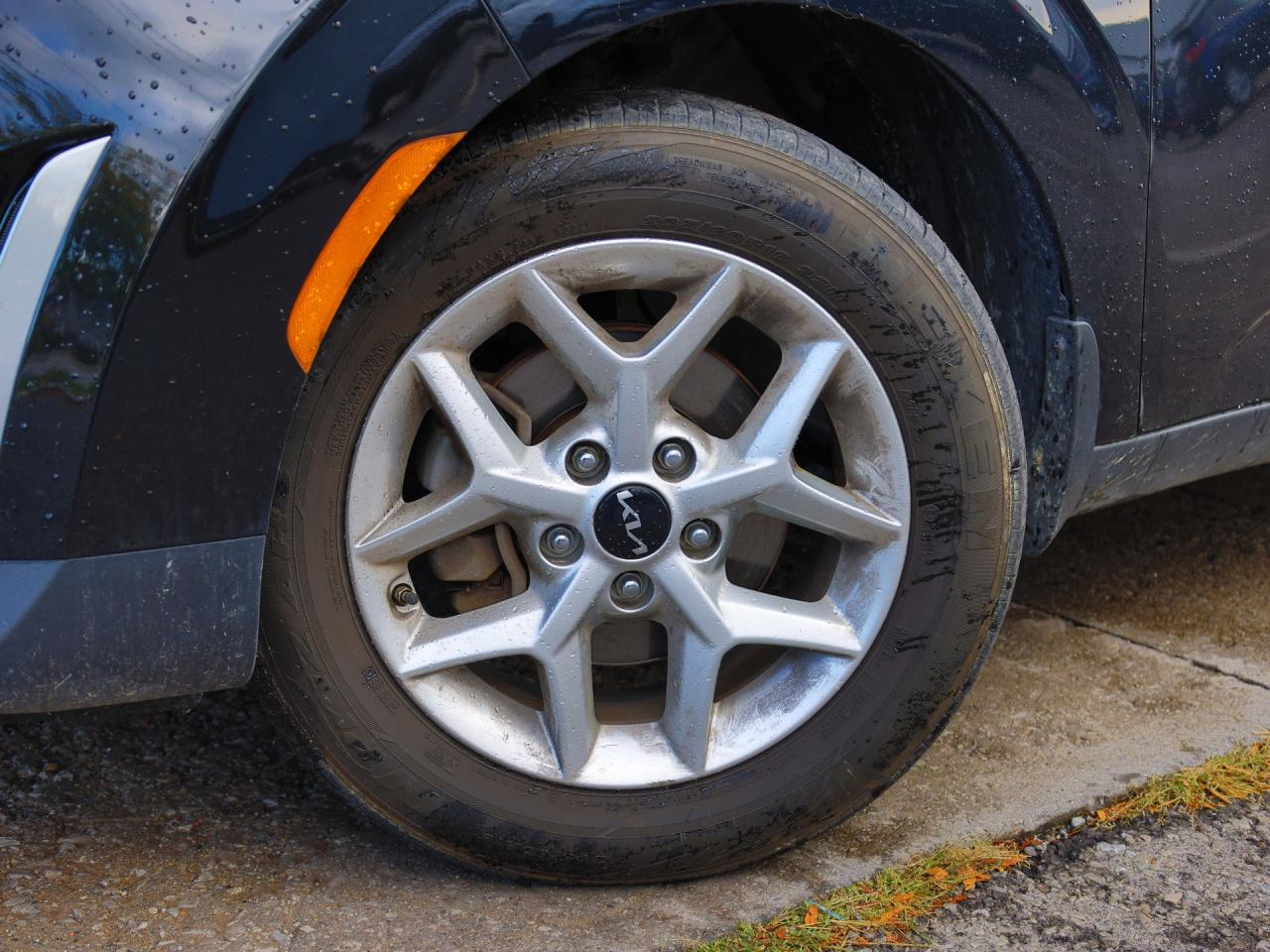 2023 Kia Soul EX   Apple CarPlay   Htd Seats   Blindspot Alrt Photo