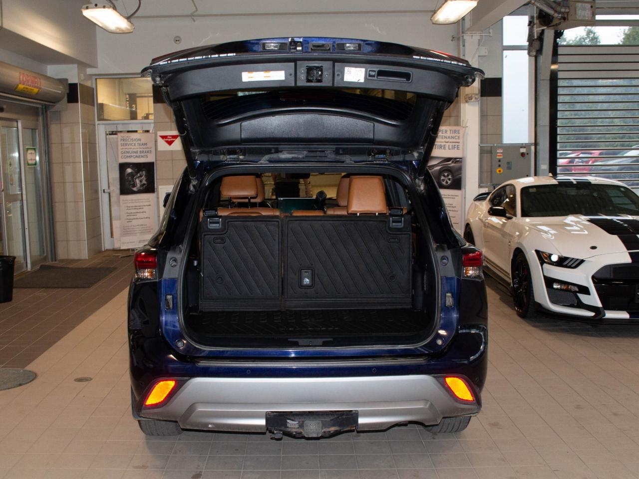 2023 Toyota Highlander Hybrid LIMITED Photo4