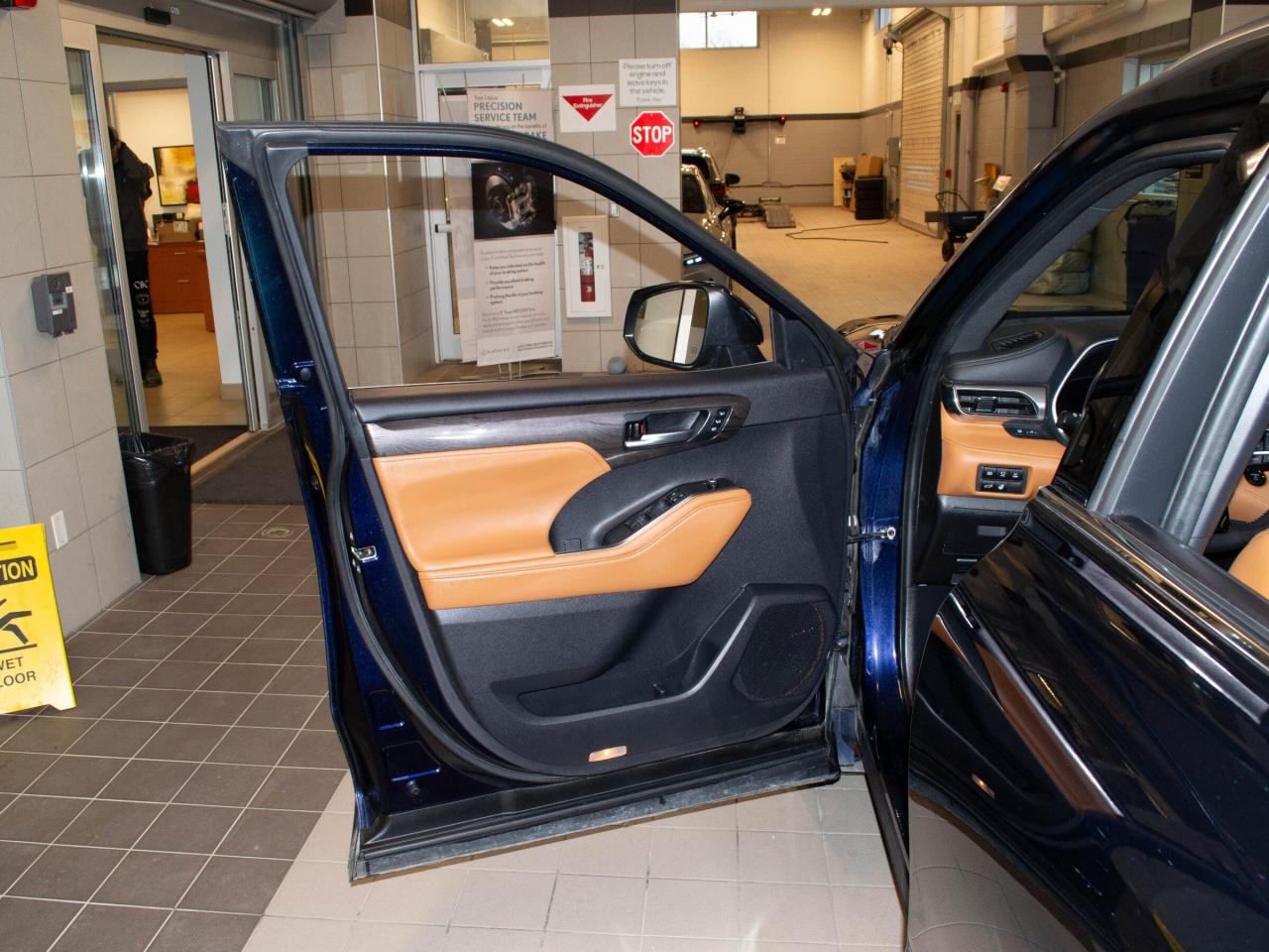 2023 Toyota Highlander Hybrid LIMITED Photo