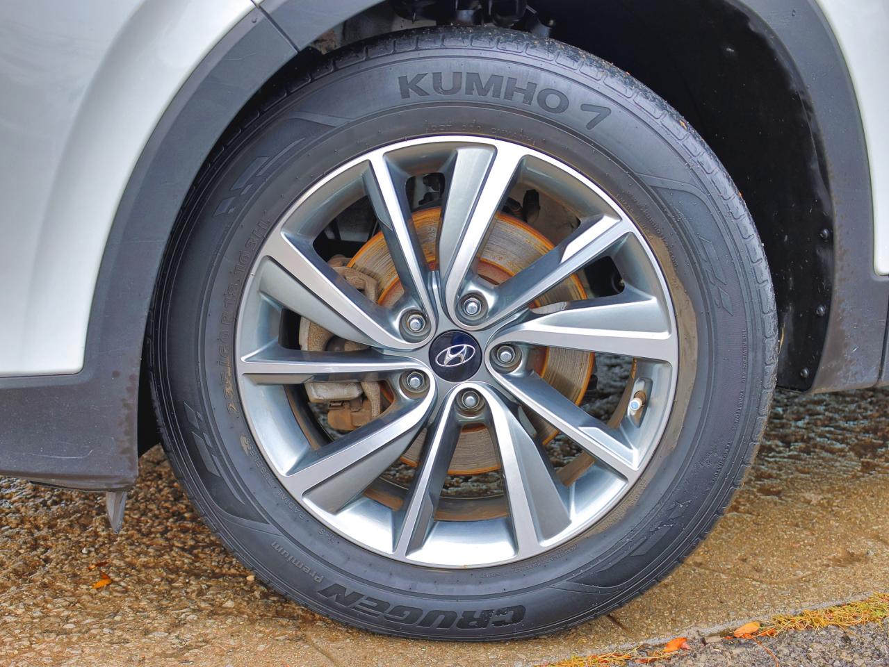 2020 Hyundai Santa Fe Preferred   2.0T AWD   Leather   Panoramic Sunroof Photo