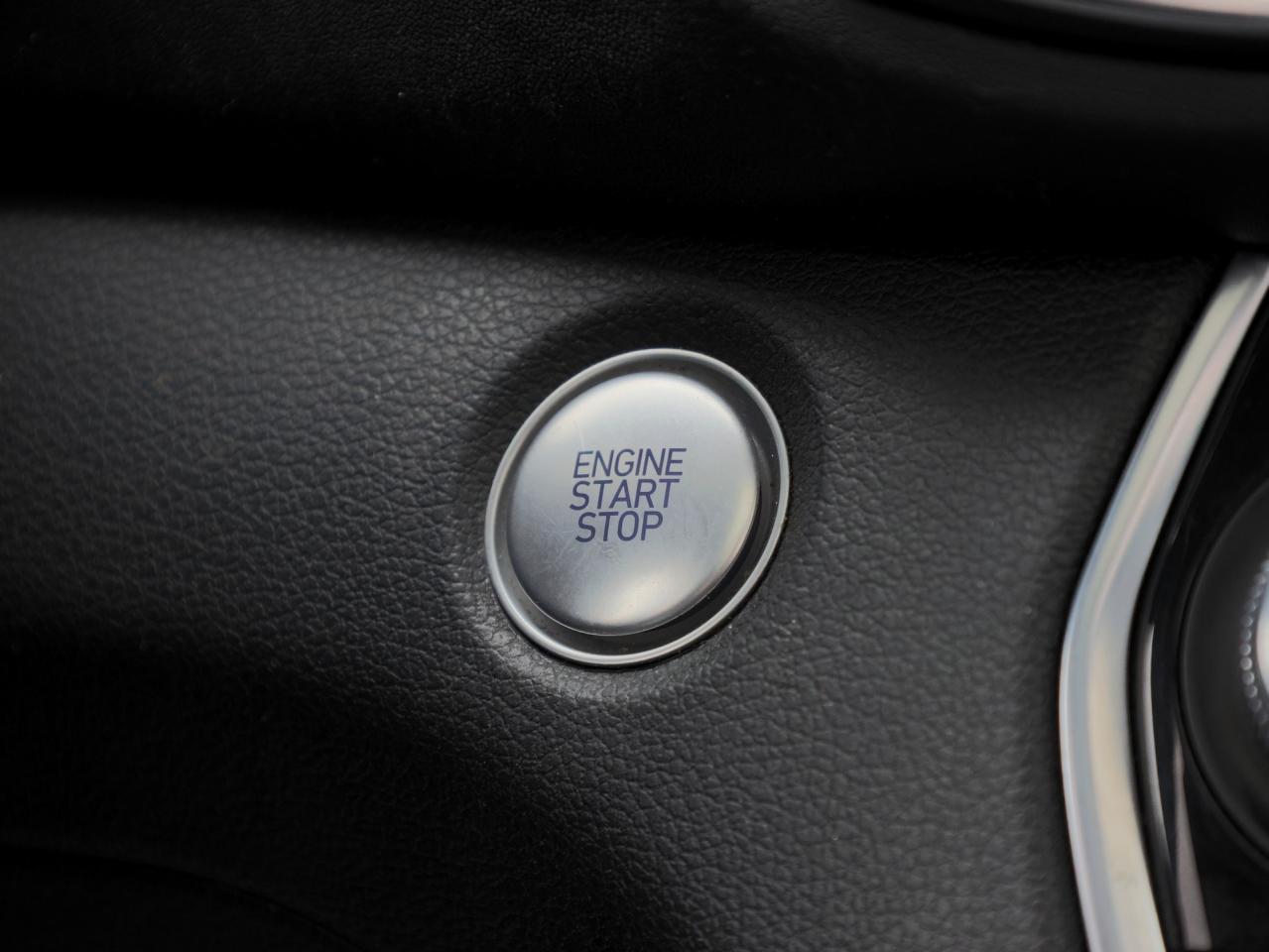 2020 Hyundai Santa Fe Preferred   2.0T AWD   Leather   Panoramic Sunroof Photo