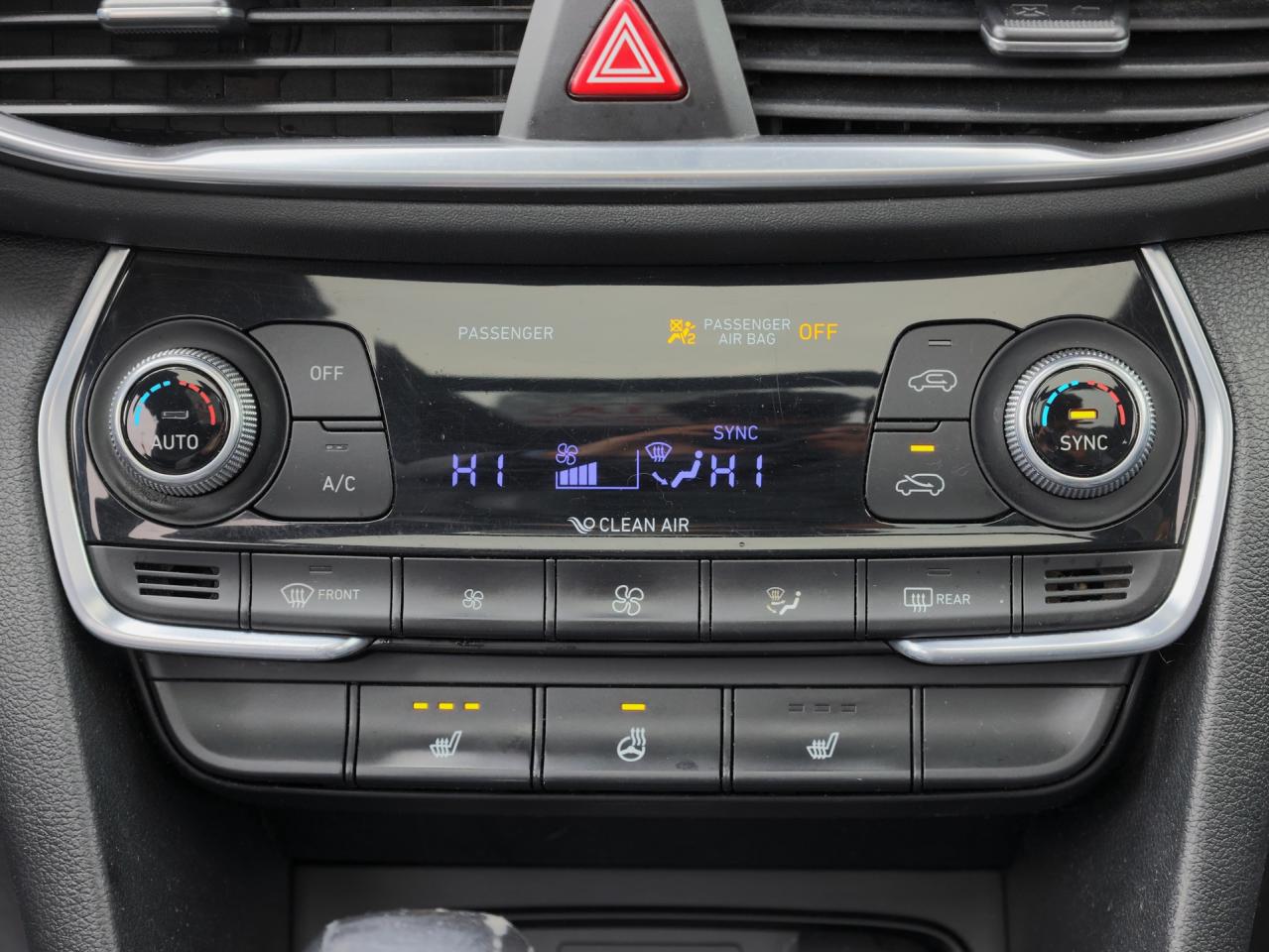 2020 Hyundai Santa Fe Preferred   2.0T AWD   Leather   Panoramic Sunroof Photo