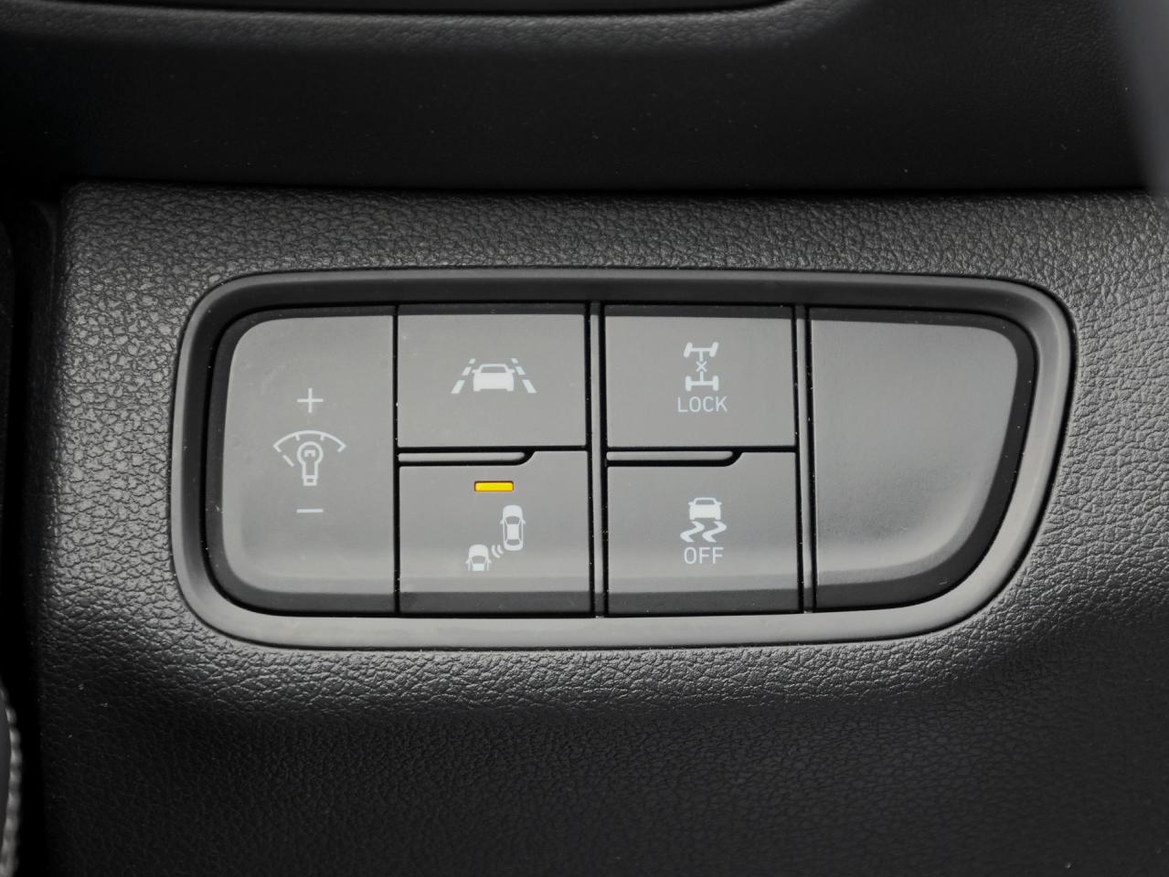 2020 Hyundai Santa Fe Preferred   2.0T AWD   Leather   Panoramic Sunroof Photo