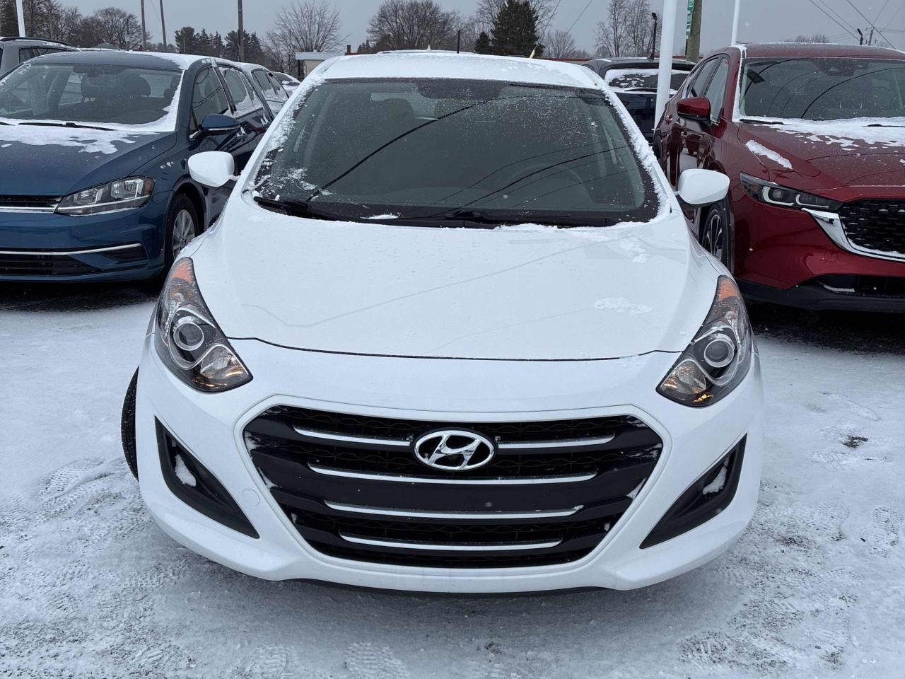 2017 Hyundai Elantra GT 5dr HB Auto GL | SUPER LOW MILEAGE! Photo3