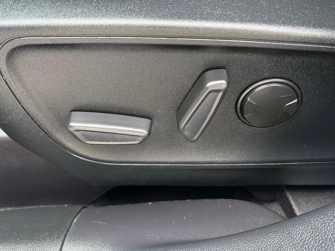 2020 Ford Escape SEL AWD Photo