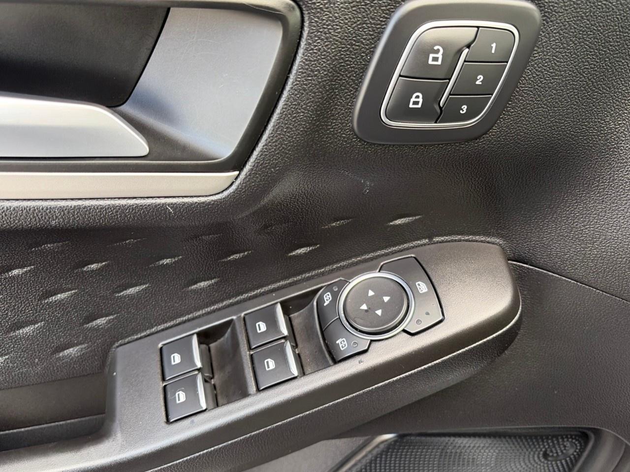 2020 Ford Escape SEL AWD Photo