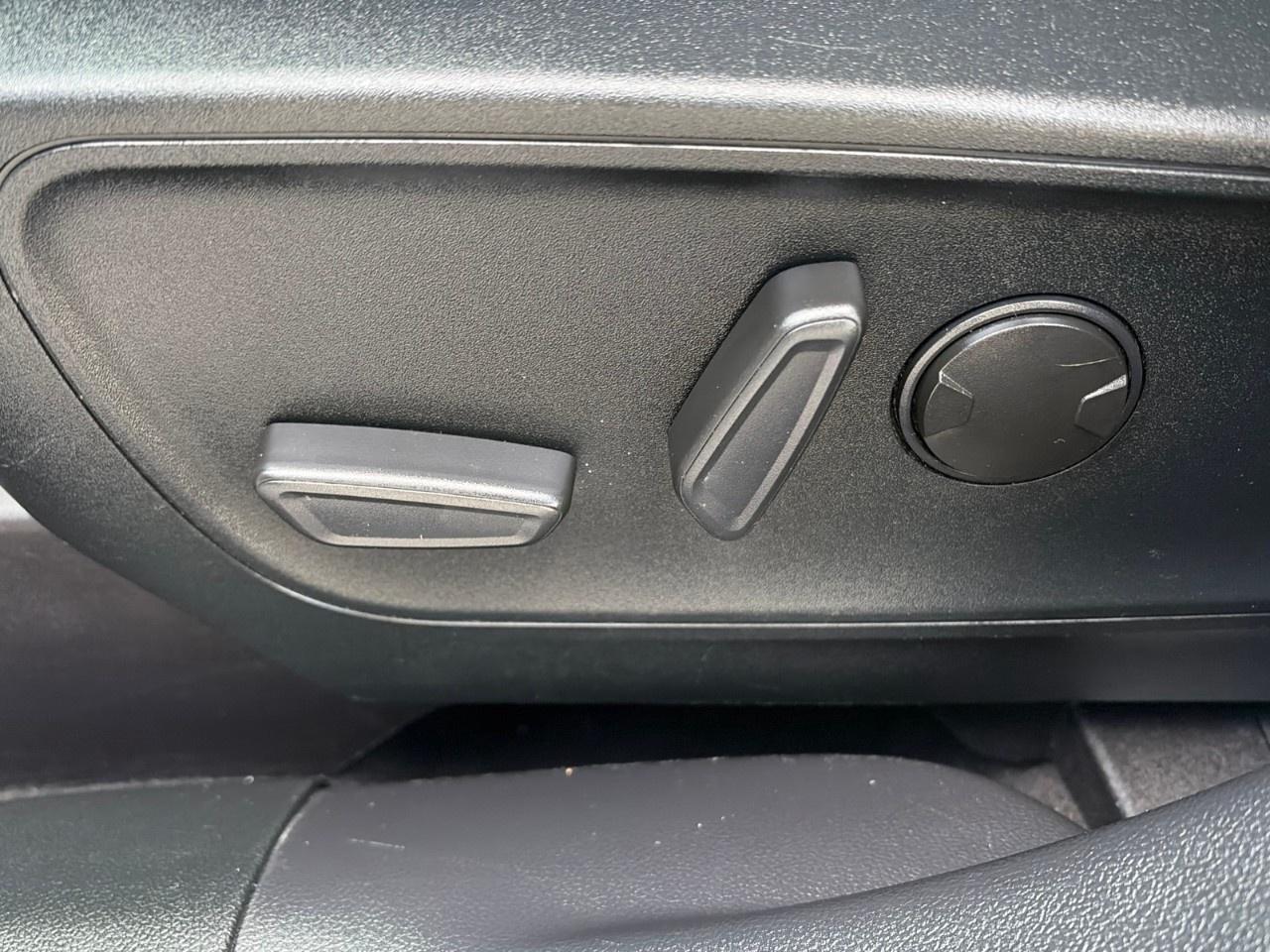 2020 Ford Escape SEL AWD Photo