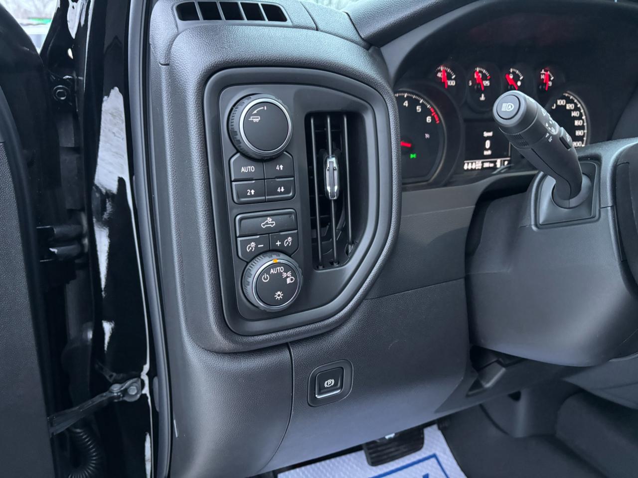 2026 Chevrolet Silverado 1500 2026 Chevrolet Silverado Custom Trail Boss 4WD Photo