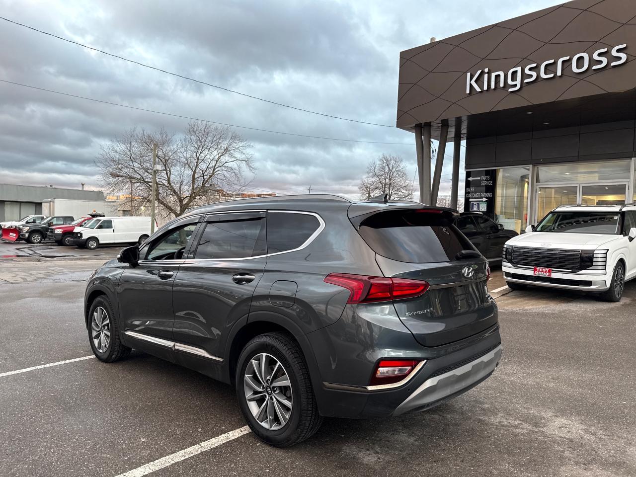 2020 Hyundai Santa Fe Luxury 2.0 Photo2