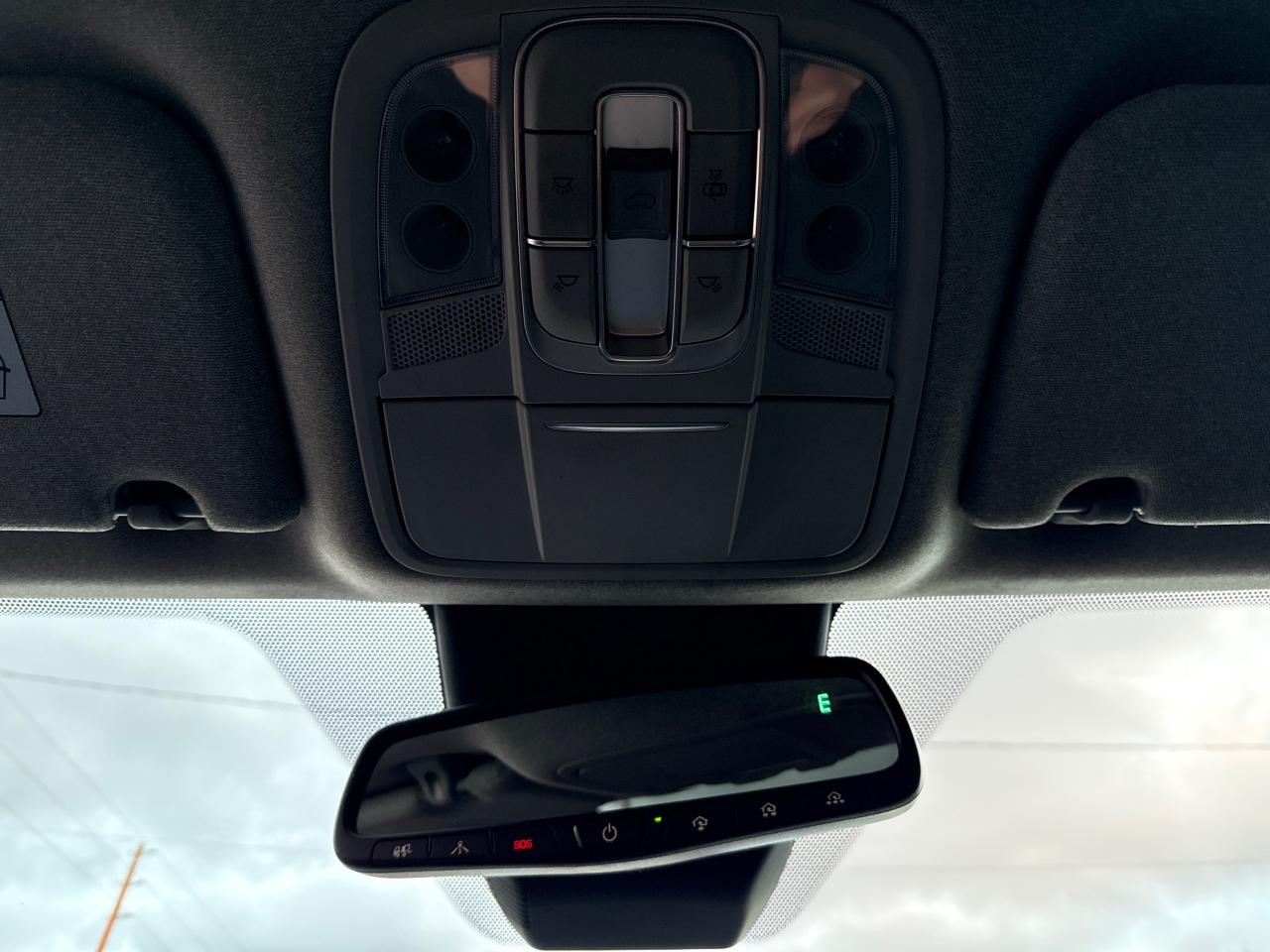 2020 Hyundai Santa Fe Luxury 2.0 Photo