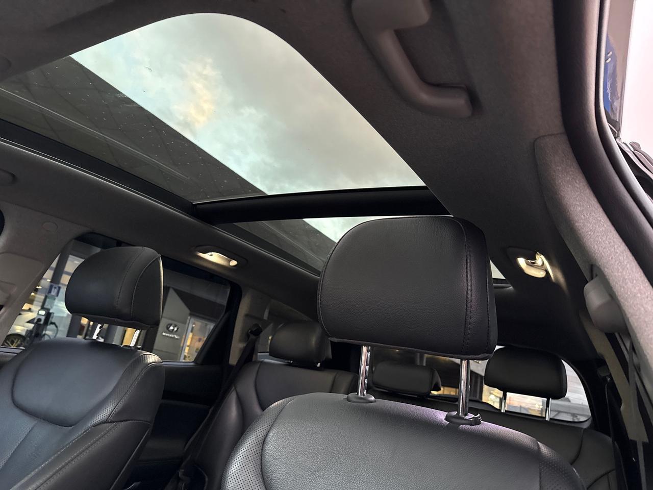 2020 Hyundai Santa Fe Luxury 2.0 Photo