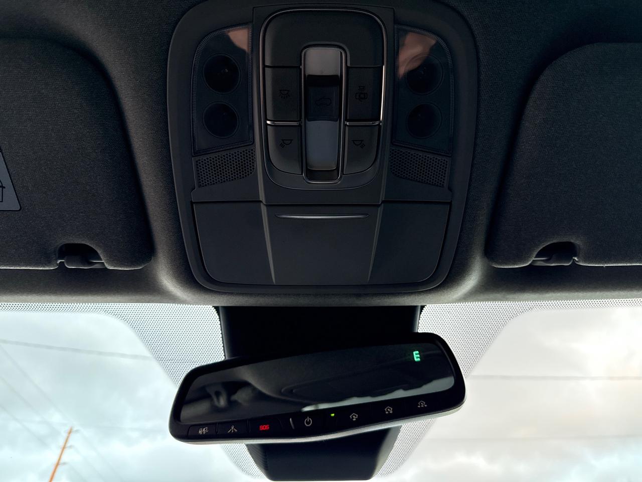 2020 Hyundai Santa Fe Luxury 2.0 Photo