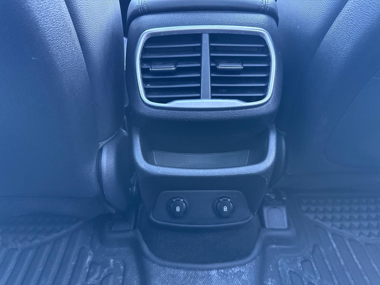 2020 Hyundai Santa Fe Luxury 2.0 Photo