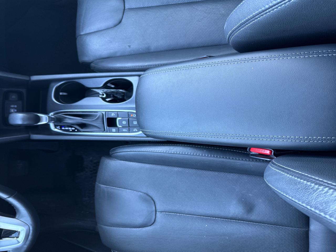 2020 Hyundai Santa Fe Luxury 2.0 Photo