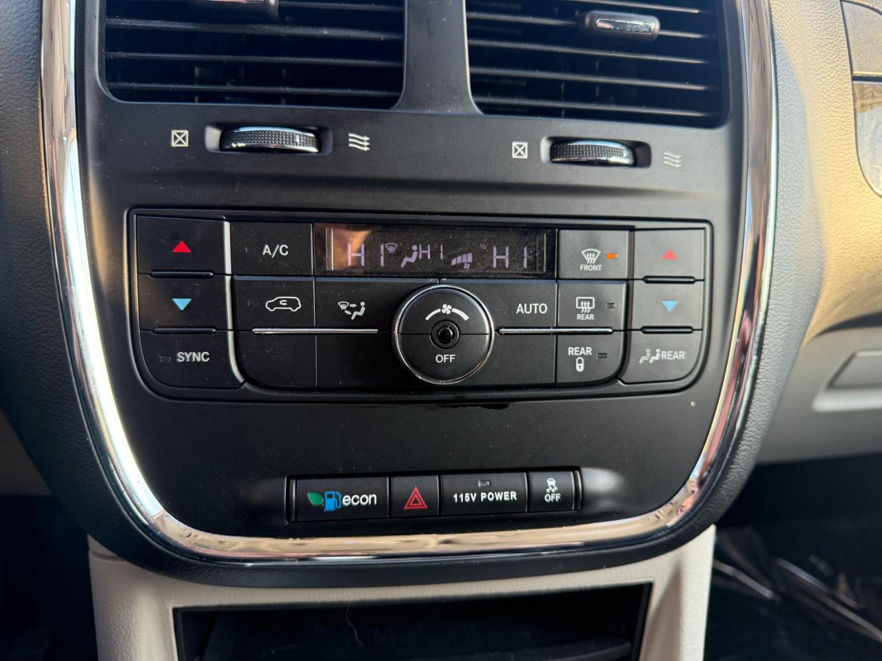 2017 Dodge Grand Caravan Crew Photo