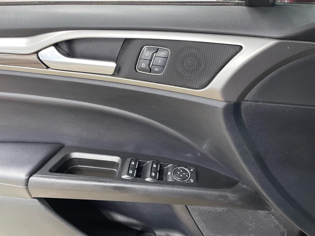 2017 Ford Fusion SE | LEATHER | MEMORY SEATS | POWER FRONT SEATS Photo