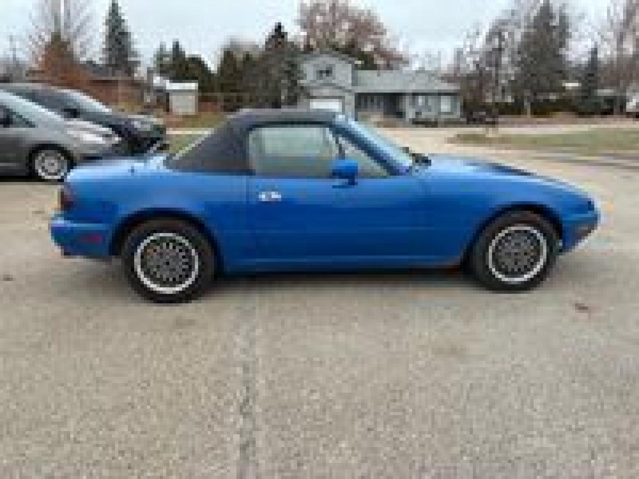 1990 Mazda Miata MX-5 Base - Photo #3