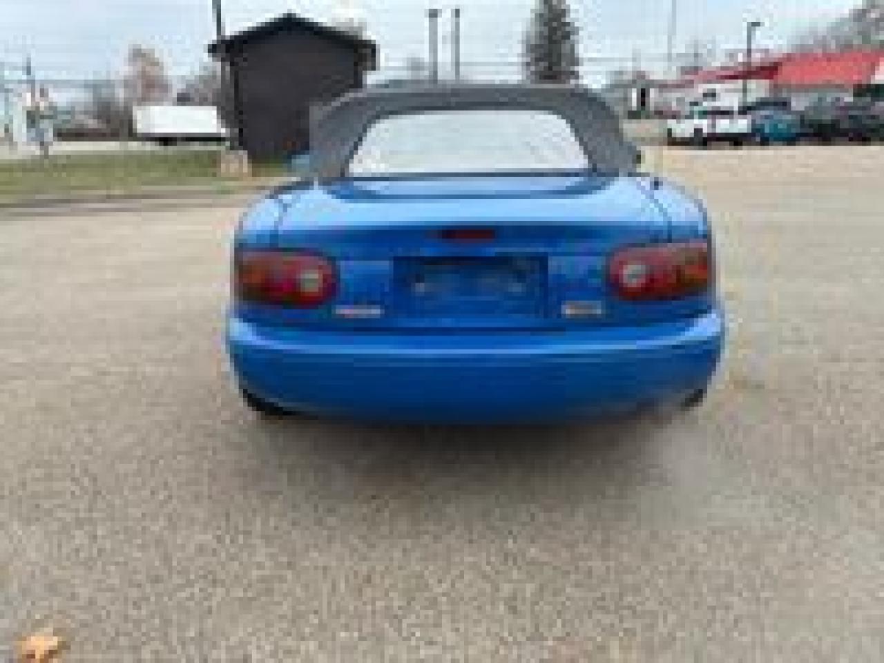 1990 Mazda Miata MX-5 Base Photo3