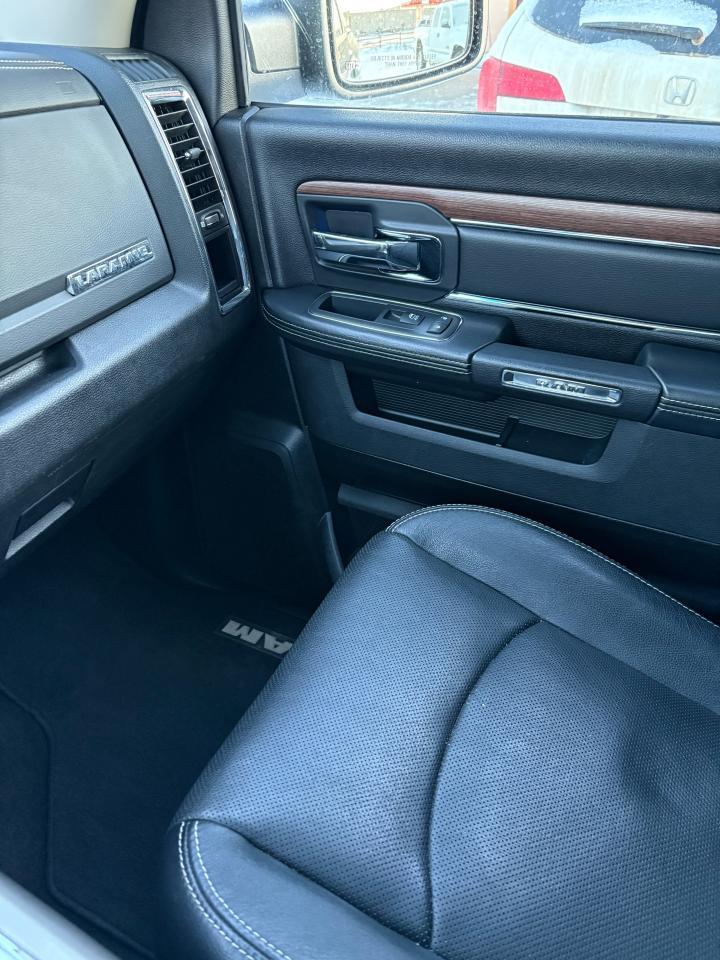 2016 RAM 1500 Laramie - Photo #4