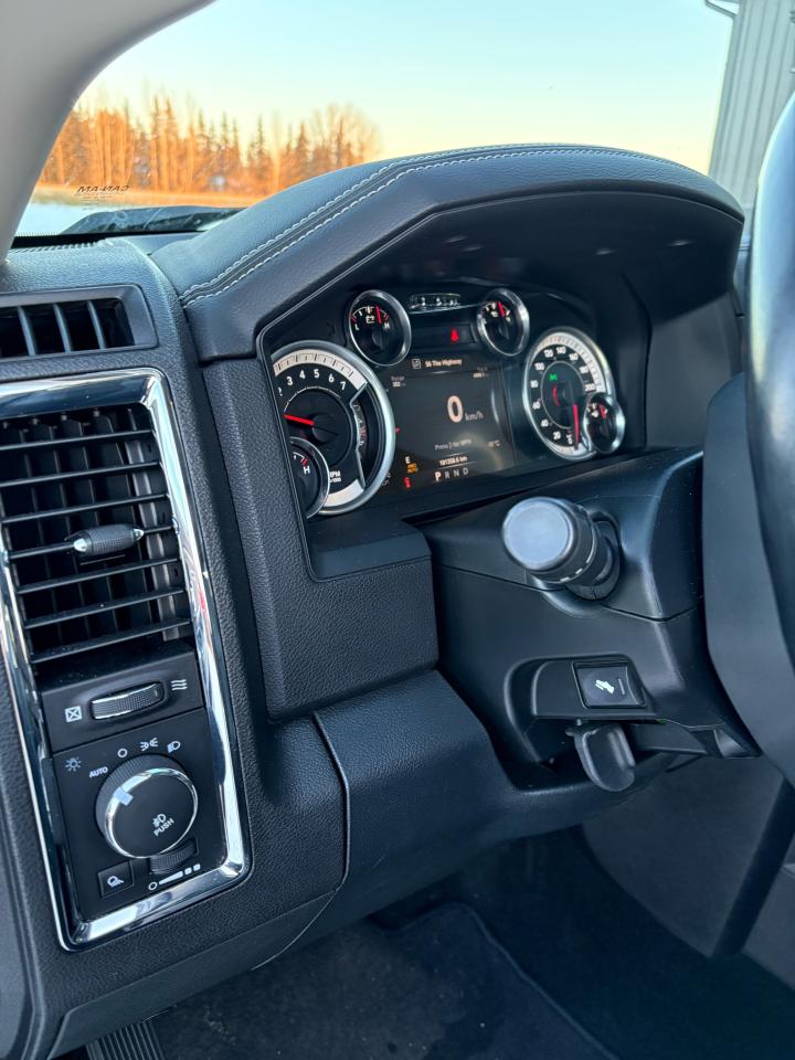 2016 RAM 1500 Laramie - Photo #9