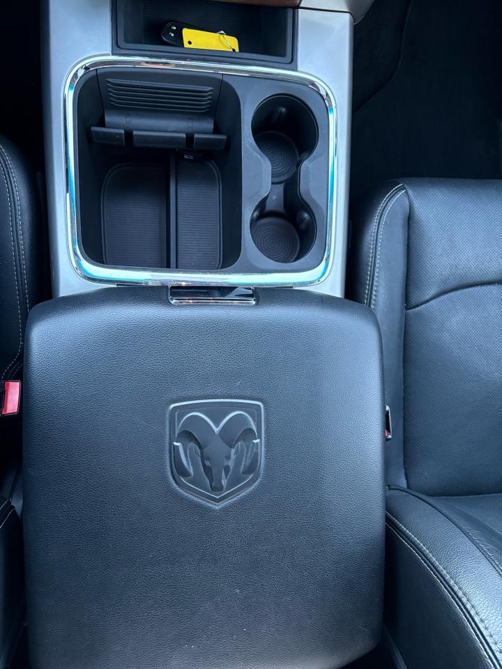 2016 RAM 1500 Laramie - Photo #5