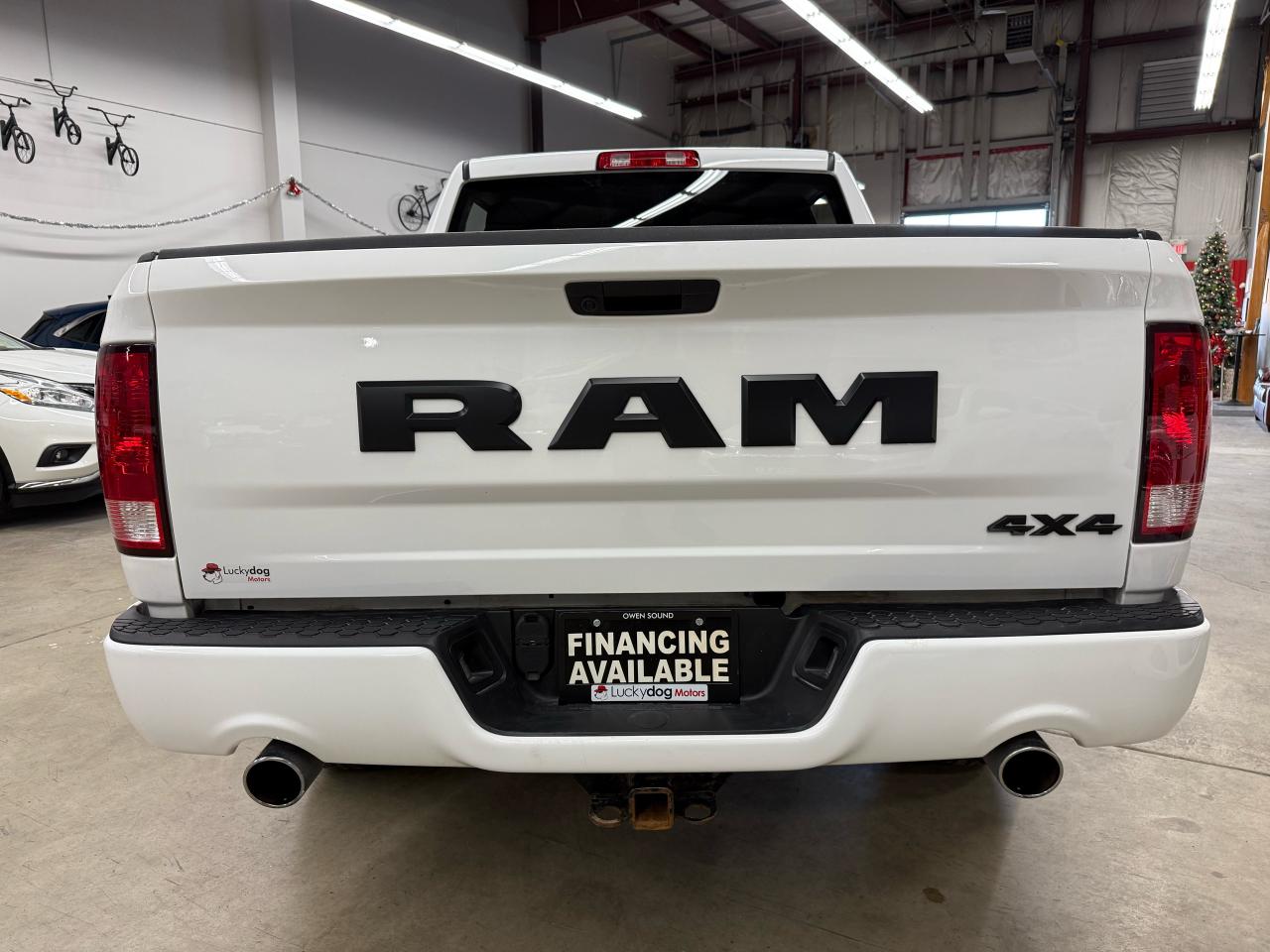 2021 RAM 1500 Classic EXPRESS Photo4