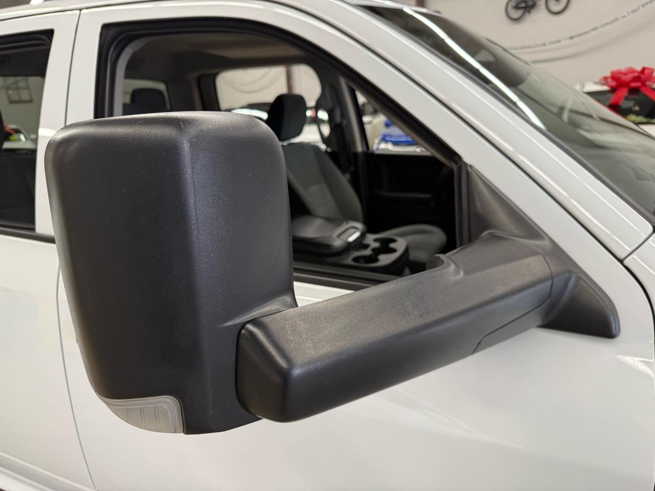 2021 RAM 1500 Classic EXPRESS - Photo #9